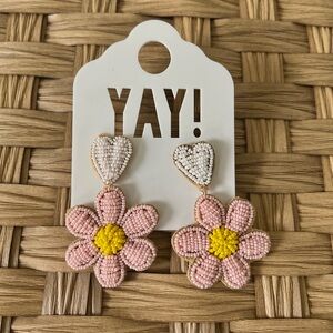 Handmade Beaded Daisy Earrings 🌸 Local Artisan - Brand New
